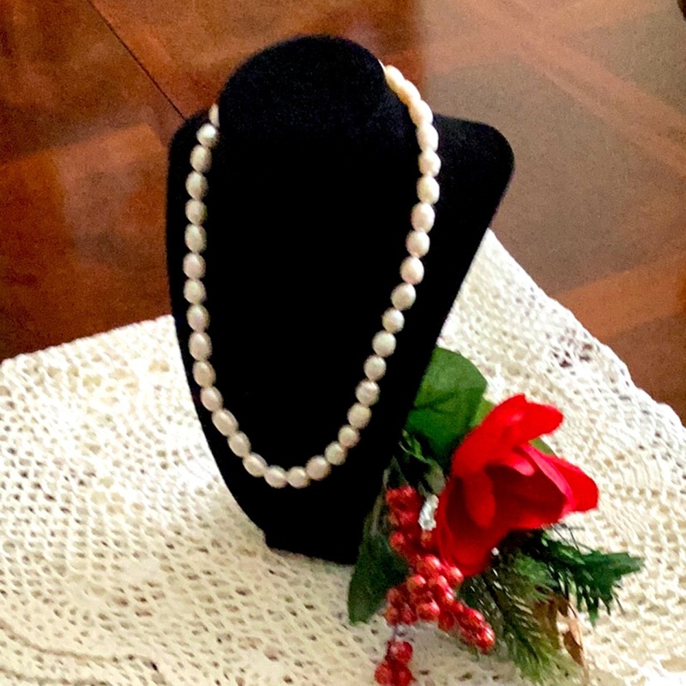 18”Cultured Freshwater Pearls Rhodium over sterling silver& lobster claw clasp.